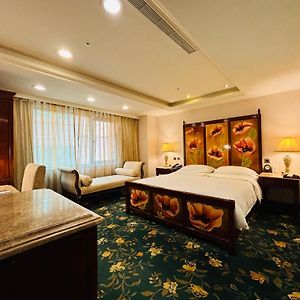 Executive Queen Room